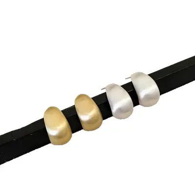 Luxuriöse Kupfer-Metall-Ohrringe mit gebürsteter Oberflächenfinish, quadratische und runde Formen, elegante Damenschmuck-Kollektion für vielseitige Kombinationen, slimming face effect, vintage Design