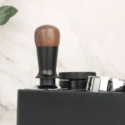 Ceviz ahşap espresso kahve tamper, 51/53/58 mm, yaylı, eğilme önleyici