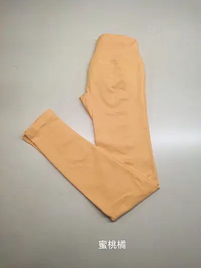 Seamless Low-Rise Butt-Lifting Cropped Yoga Pants with Ruched Waist - 6