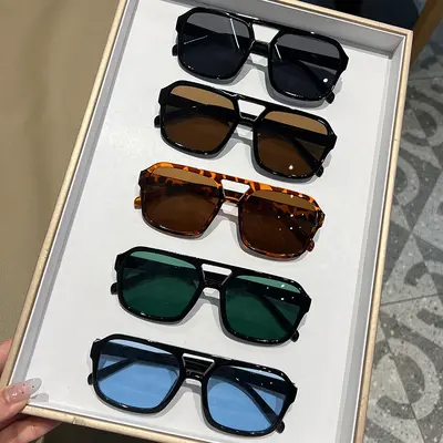 Eckige Sonnenbrille im Bonbonfarben-Design, Doppelsteg, UV-Schutz - 4