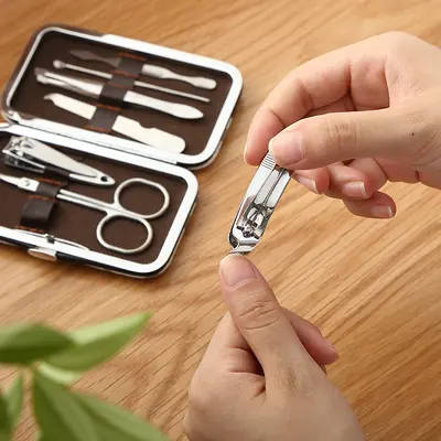 7-piece nail clipper and beauty set