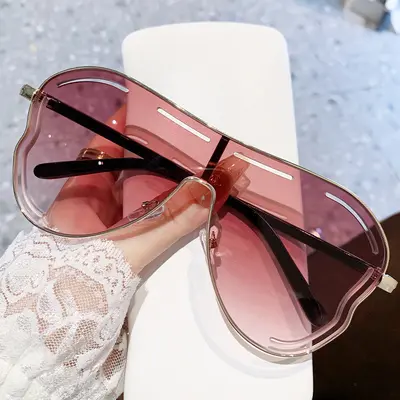 Wide-Frame Women's Party Sunglasses with One-Piece Lenses - 11