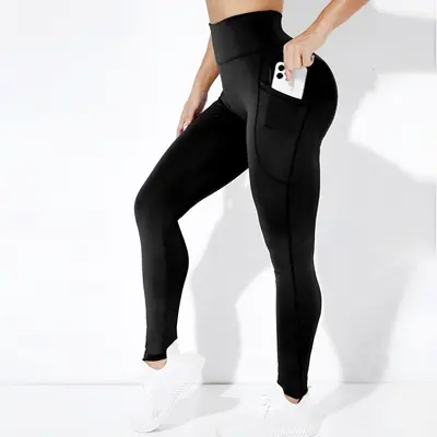 Hochgeschnittene Yogahose mit Tasche, bauchformend und po-liftend