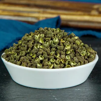 Sichuan yeşil karabiber taneleri, kuru ve taze