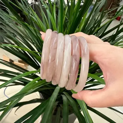 Authentisches Simultan-Tianshan grünes Schnee-Jade Blumen-Armband für Damen, chinesischer Stil, elegant und vielseitig.