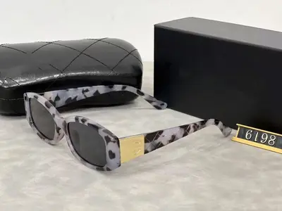 Ovale Damen-Sonnenbrille mit kleinem Rahmen - 11