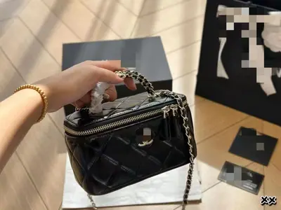 Women's Genuine Leather Diamond-Quilted Chain Crossbody Bag - 6