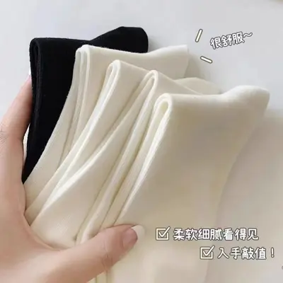 TikTok Style White Seamless Socks for Women, Mid-Calf Socks for All Seasons, Japanese College Style, Plain, Trendy Slouchy Socks.