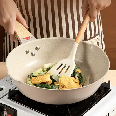 Toptan ahşap saplı silikon spatula ve kaşık seti ev yüksek sıcaklığa dayanıklı yapışmaz tava anti-haşlanma spatula mutfak pişirme araçları