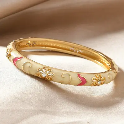 Neuchinesisches Emaille-Armband mit farbigem Wolkenmotiv und Diamantbesatz, Jingthaiblau