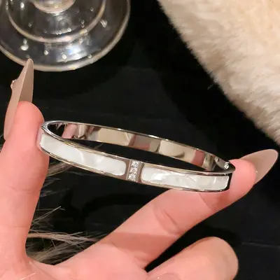 Kadınlar için paslanmaz çelik bileklik, üst düzey elektrokaplama gümüş bileklik, Kore yıldız tasarımı, solmayan, niş tarz, açık bileklik. - 11