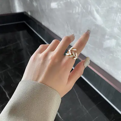 Simple Leaf-Shaped Open Unisex Ring