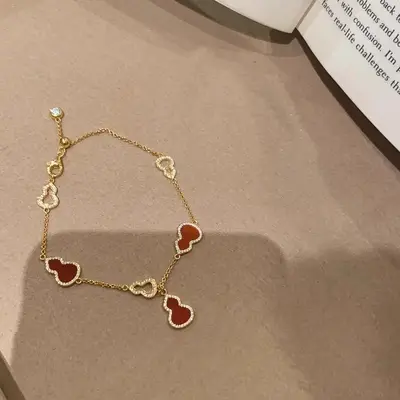 Parıltılı Çekiciliğe Sahip Trendy Taklit Fritillary Kabak Bileklik, Zarif ve Sofistike Stil, Chanel'dan Esinlenen Zarif Kadın Takıları. - 8