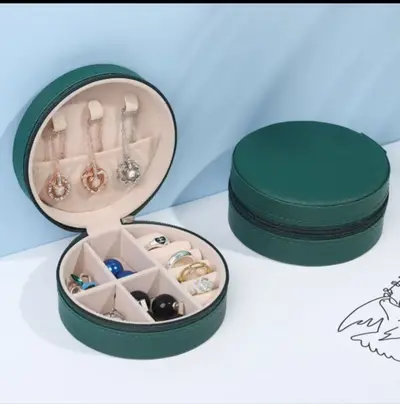 Runde Mini-Schmuckbox, elegante Schmuckschatulle, hochwertige tragbare Aufbewahrungsbox für Ohrringe, Halsketten und Ringe für Reisen - 10