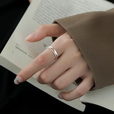 Zweilagiger Ring Damen offener Ring leichter Luxus Nischendesign hochwertiger glatter Ring Zeigefinger Ring verstellbarer Ring Großhandel