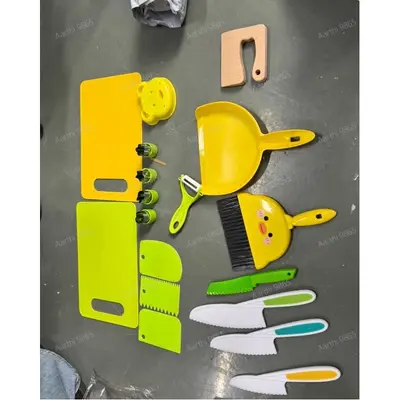 13-teiliges Kunststoff-Kinderküchenbesteck-Set mit Schneidebrett - 9