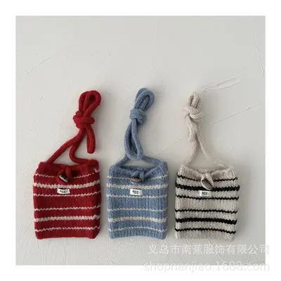 Kinder-Strickhandtasche mit Kontraststreifen - 2