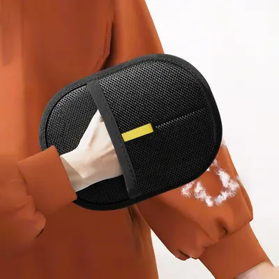 Electrostatic pet hair removal glove