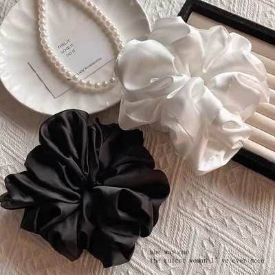 Reinweißes extra großes plissiertes Satin-Haargummi - 5