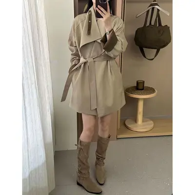 Damen Trenchcoat in Khaki mit Kontrastfarben, Bindegürtel, locker geschnitten, Herbst - 3
