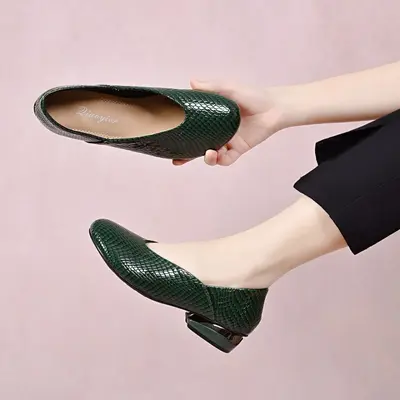 Damen-Loafer mit runder Spitze, flache Sohle, bedrucktes Rindsleder