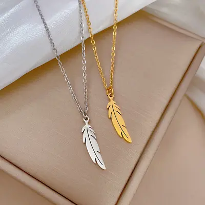 Minimalist Titanium Steel Gold Collarbone Necklace for Women