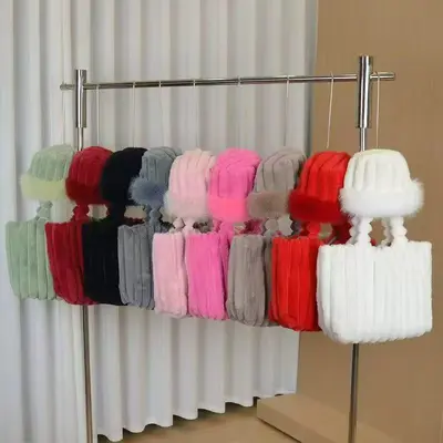 Peluş Kadın Omuz Çantası Puf Şapkalı Sonbahar Kış El Çantası - 4