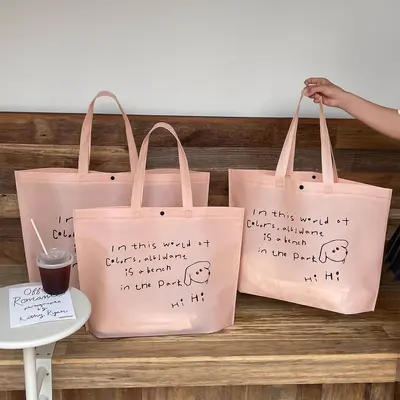 Einkaufs- und Geschenktaschen aus Vlies mit Henkel