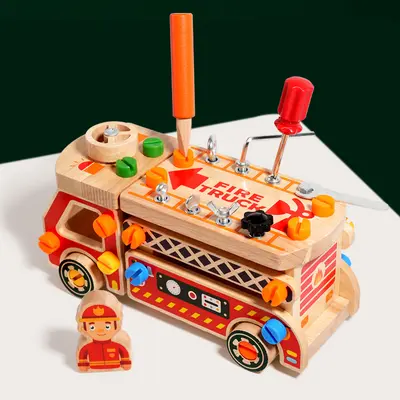 Holz-Feuerwehrauto mit Schrauben- und Muttern-Steckspielzeug
