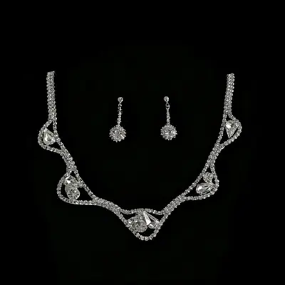 Cross-border bestselling fashion pearl necklace for women bridal jewelry earrings high-end luxury niche collarbone chain accessories - 9