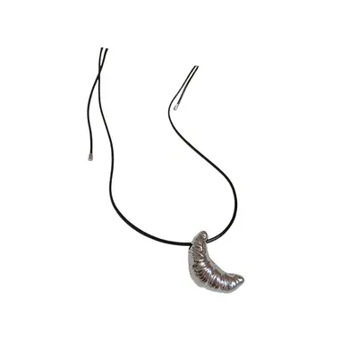 Minimalist silver starfish long necklace accessory for women, summer personality collarbone chain, stylish and sophisticated necklace.