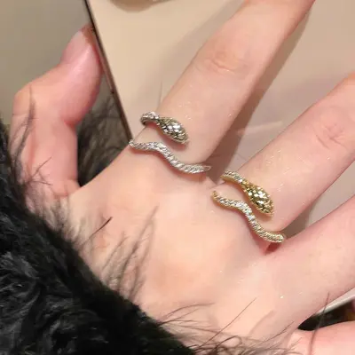 Premium design super flash diamond opening and adjustable ring finger ring for women with snake-shaped design, same style as internet celebrity ring