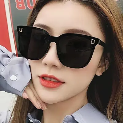2026 Retro-Sonnenbrille mit D-Rahmen, Nietendetails und Verlaufsglas - 1