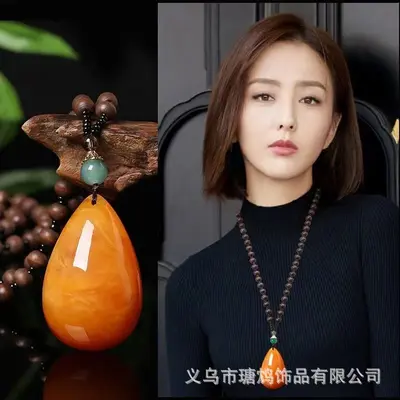 新款复古民族风老蜜蜡吊坠鸡翅木长项链女无事牌毛衣链棉麻配饰