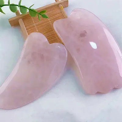 Amazon grenzüberschreitend meistverkaufte wertvolle Stein-Kratztabletten natürlicher rosa Kristall Herzform Horn Beruhigung und Beauty-Massage aktiviert