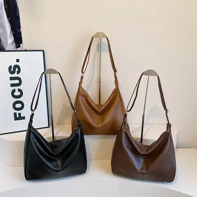 Large Capacity Retro Women's Tote Bag, Autumn Winter 2026 Style