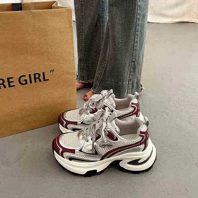 Damen-Sneaker in Silber mit dicker Sohle, 2026 - 9