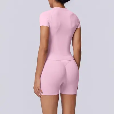 Nahtloses, atmungsaktives Damen-Sportset aus Kurzarmshirt und Shorts