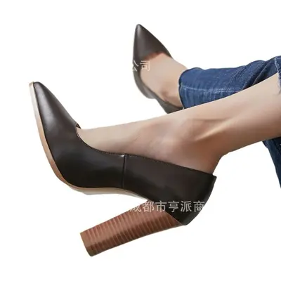 Damenschuhe mit Druckmuster, spitzer Schnitt, Blockabsatz, Größen 35-43