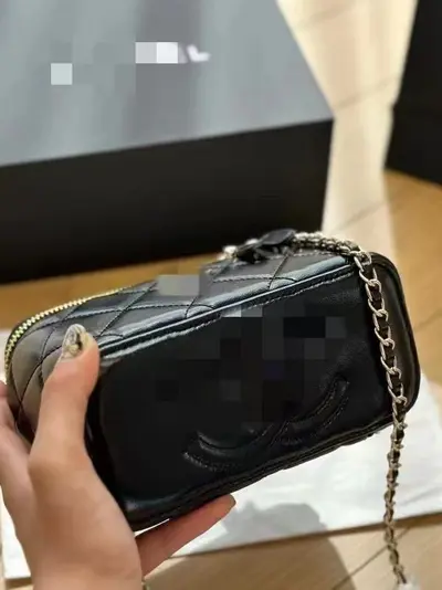 Women's Genuine Leather Diamond-Quilted Chain Crossbody Bag - 3