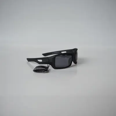 Polarisierte Sportsonnenbrille im futuristischen Y2K-Stil