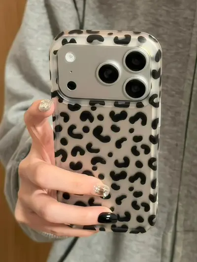 Açık kahverengi leopar desenli iPhone 16 Pro kılıfı, darbe önleyici