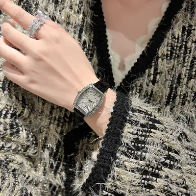 Women's watch with genuine leather strap, barrel shape, waterproof