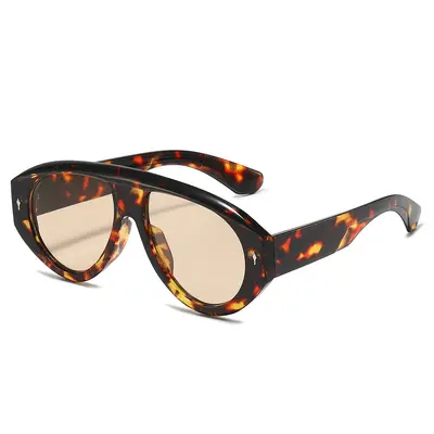 Oversized Aviator-Style Sunglasses with Rivet Detail for Driving - 11