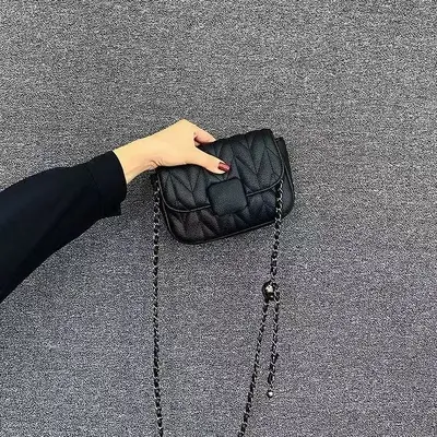 Kleine Kettentasche für Damen zum Umhängen, elegantes Design