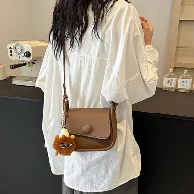 Kleine Damen-Achseltasche mit einem Schultergurt - 4