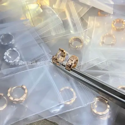 V-gold diamond lattice earring studs - 6