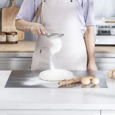 Edelstahl-Knetbrett und Schneidebrett für die Küche
