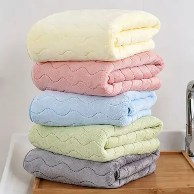 Absorbierende Korallenflor-Handtuch und Badetuch Zweiteiliges Set Haustuchhandtuch weiches und hautfreundliches fusselfreies Gesichtshandtuch Badetuch