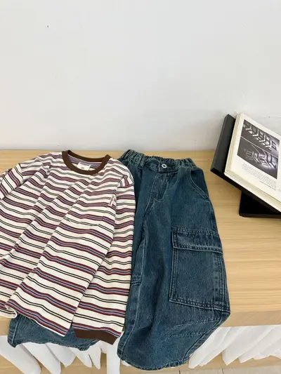 Erkek çocuk düz paça kot pantolon, yıkamalı vintage eskitilmiş, cepli